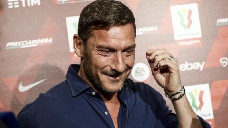 Gazzetta – Totti sul mercato della Roma: “A Dybala lascerei la mia 10”