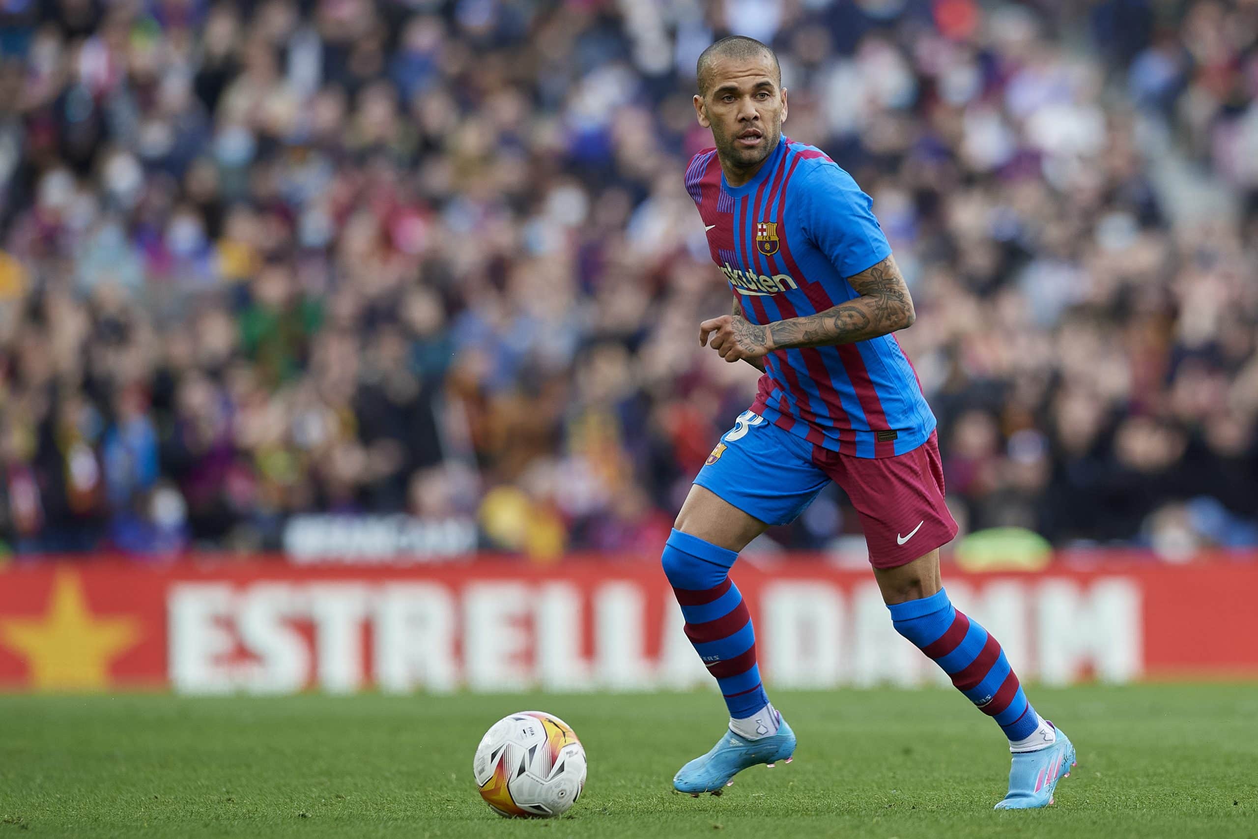 Il Barcellona decide sul futuro di Dani Alves