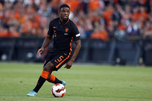 L’Équipe titola: Tyrell Malacia sceglie il Manchester United rispetto all’OL