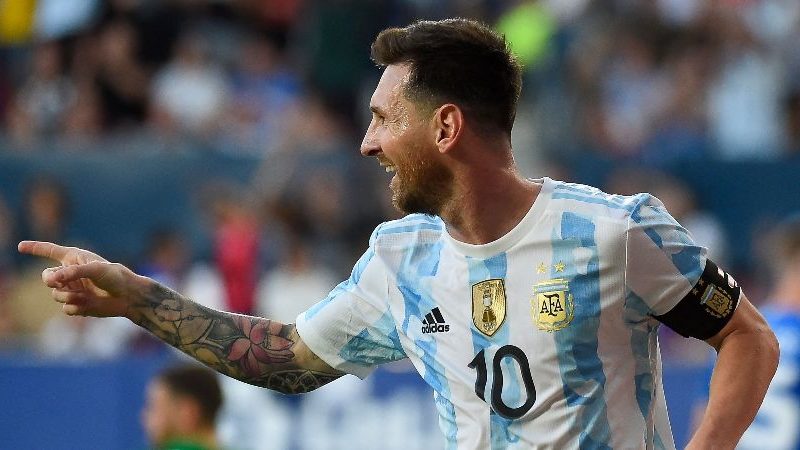 Lionel Messi segna tutti e cinque i gol per l’Argentina nella vittoria dell’Estonia