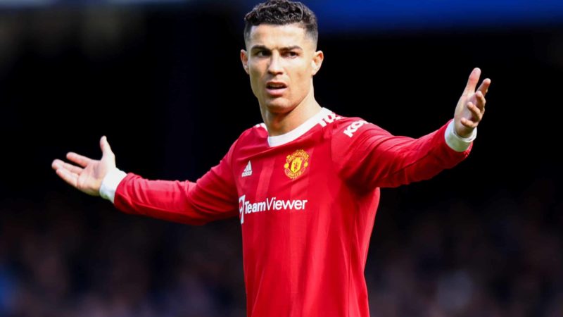 I tifosi del Manchester United inviano un messaggio di Cristiano Ronaldo al club durante l’amichevole al Crystal Palace