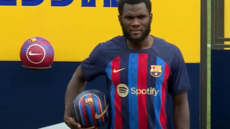 Il re del calciomercato: In corso la presentazione di #Kessie al @FCBarcelona 

…