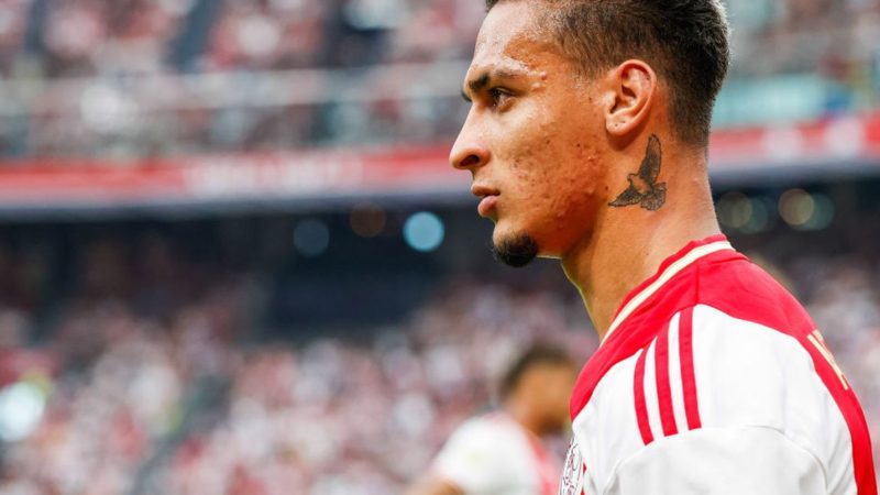 Gazzetta – Ajax nel caos: Antony sciopera, vuole solo lo United. Schreuder fa muro, ma il cda dell’Ajax no…