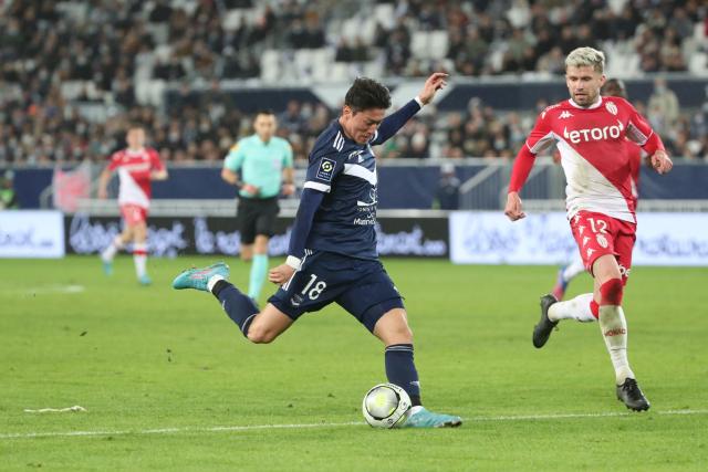 L’Équipe titola: Trasferimenti: Brest offre 3 milioni di euro per Hwang Ui-Jo