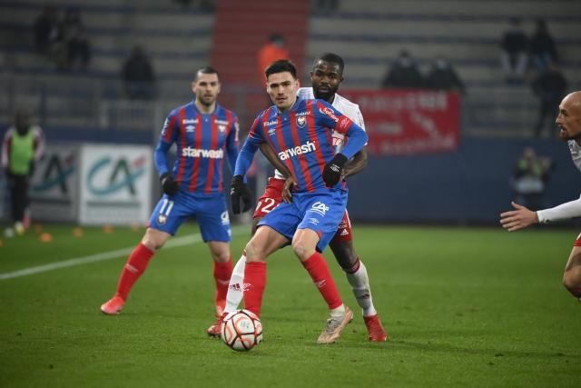 L’Équipe titola: Trasferimenti: Jessy Deminguet (Caen) priorità per lo Strasburgo in caso di cessione di un centrocampista
