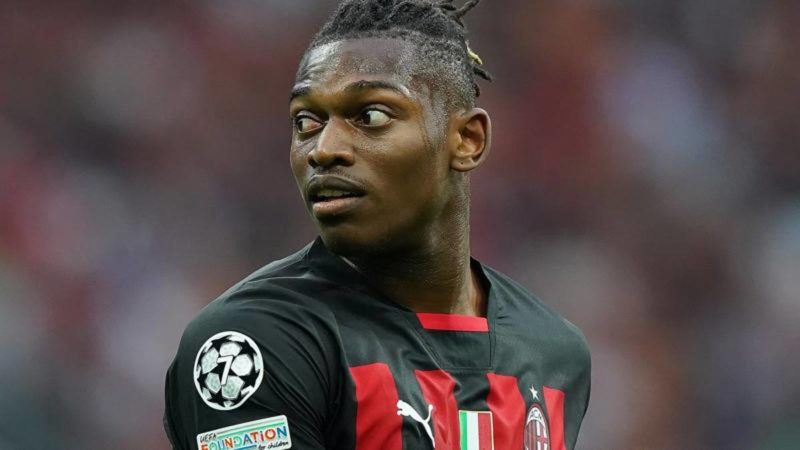 GdS – Calciomercato Milan, priorità al vice-Theo. Ma se parte Leao pronti Pulisic e Okafor. E Ziyech…