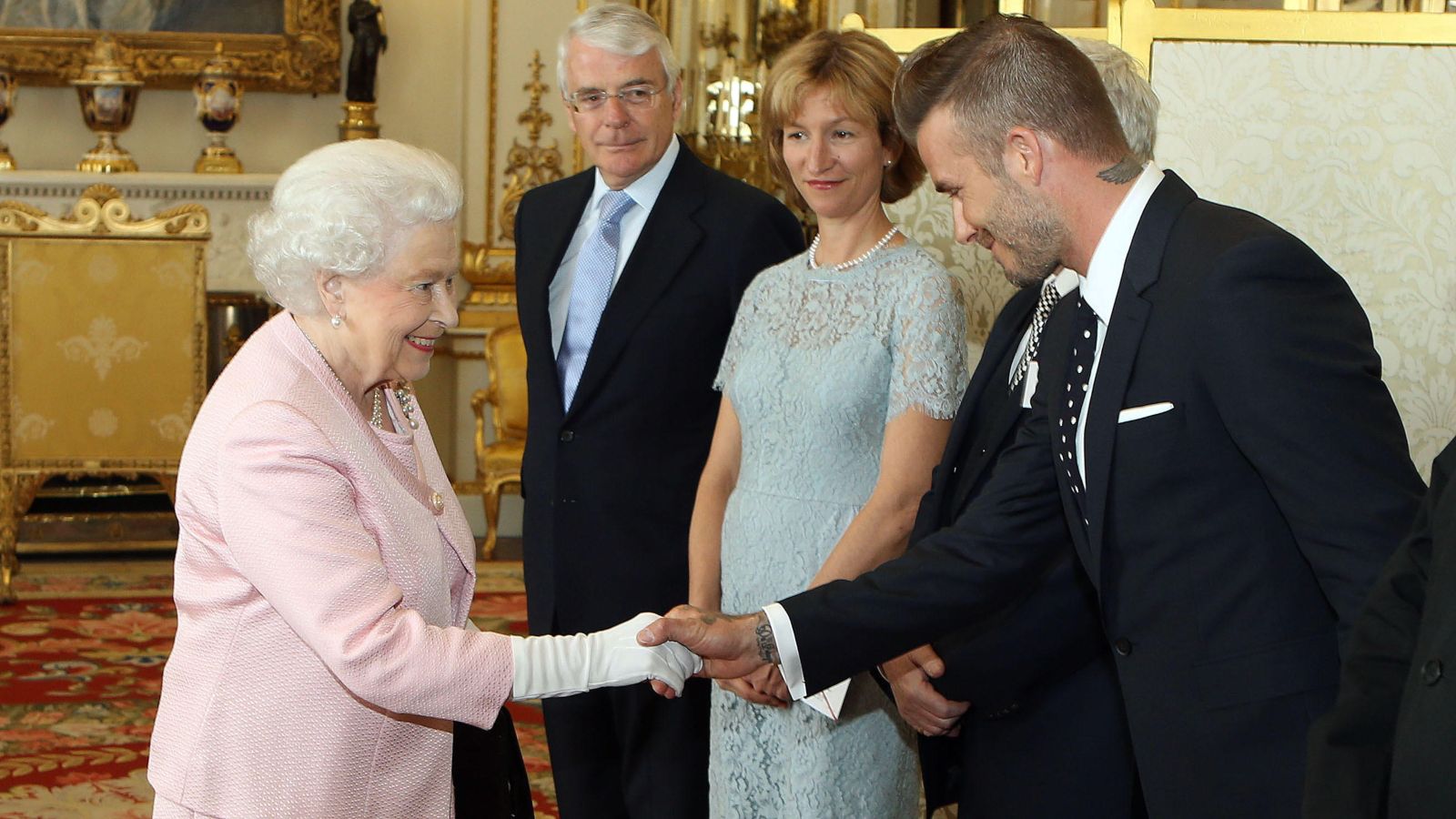 “Ispirazione straordinaria” – Beckham, Kane e Williamson guidano gli omaggi del calcio alla regina