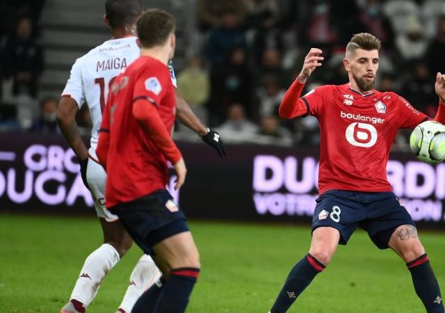 L’Équipe titola: Lo Stade Rennais recluta Xeka per compensare l’assenza di Baptiste Santamaria