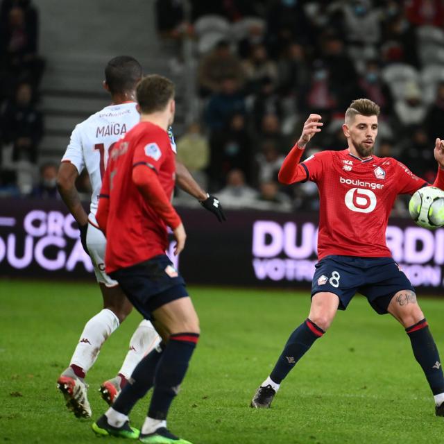 L’Équipe titola: Lo Stade Rennais recluta Xeka per compensare l’assenza di Baptiste Santamaria