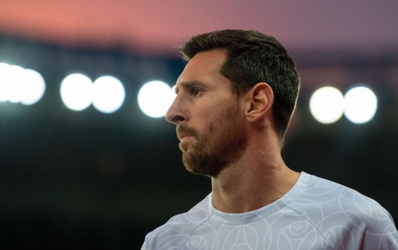 Rapporto Barcellona: Lionel Messi potrebbe fare un ritorno clamoroso, ma non prenderà una decisione fino a DOPO la Coppa del Mondo
