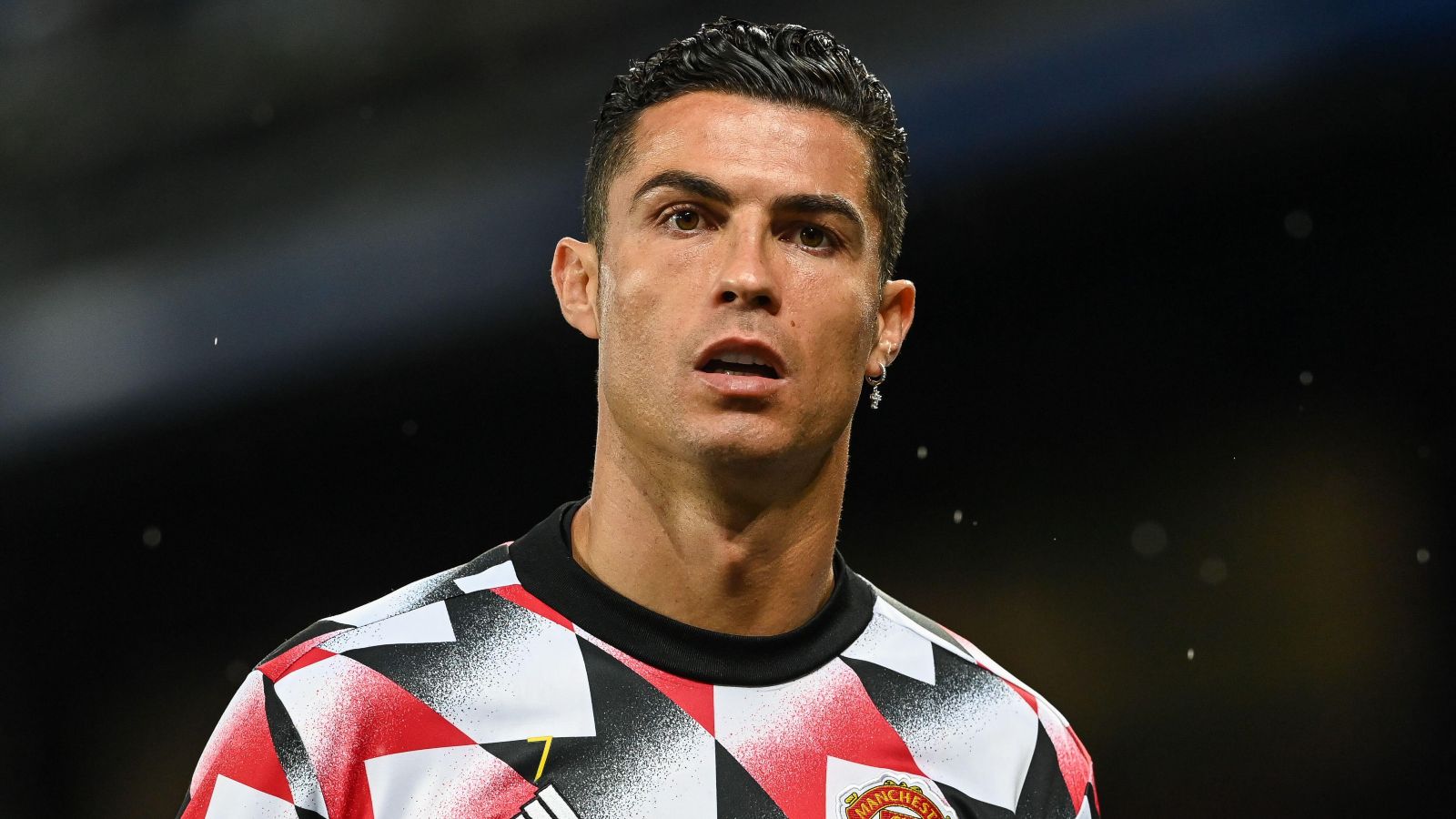 Cristiano Ronaldo difeso da Roy Keane