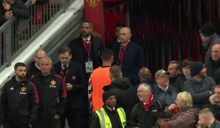 F. Romano pubblica:  Cristiano Ronaldo è caduto nel tunnel dell’Old Trafford prima del fischio finale.  #M…