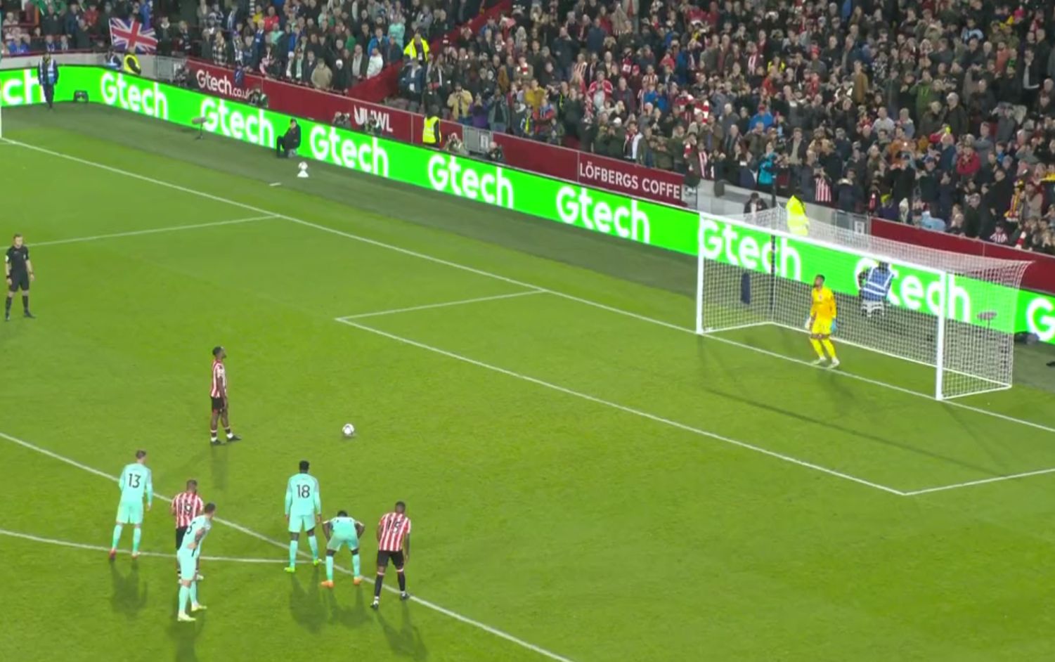 Toney segna un rigore per mantenere un impressionante record di Brentford