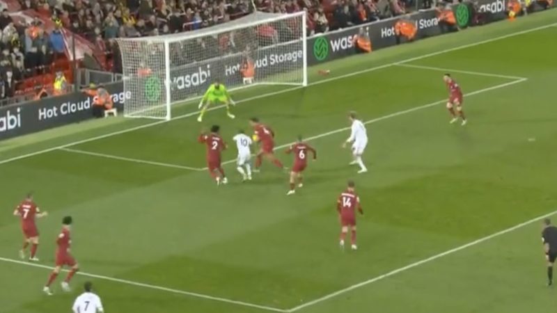 (Video) Anfield sbalordito quando il vincitore all’89° minuto di Summerville pone fine al record di lunga data dei Reds