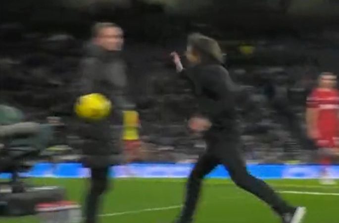 Antonio Conte perde la testa sulla linea laterale in un colpo infuocato contro l’allenatore del Liverpool