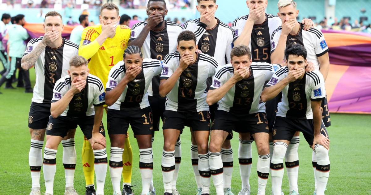 Da Twitter – #Qatar2022 | La protesta della @DFB_Team contro la FIFA: “Negarci la fascia #One…