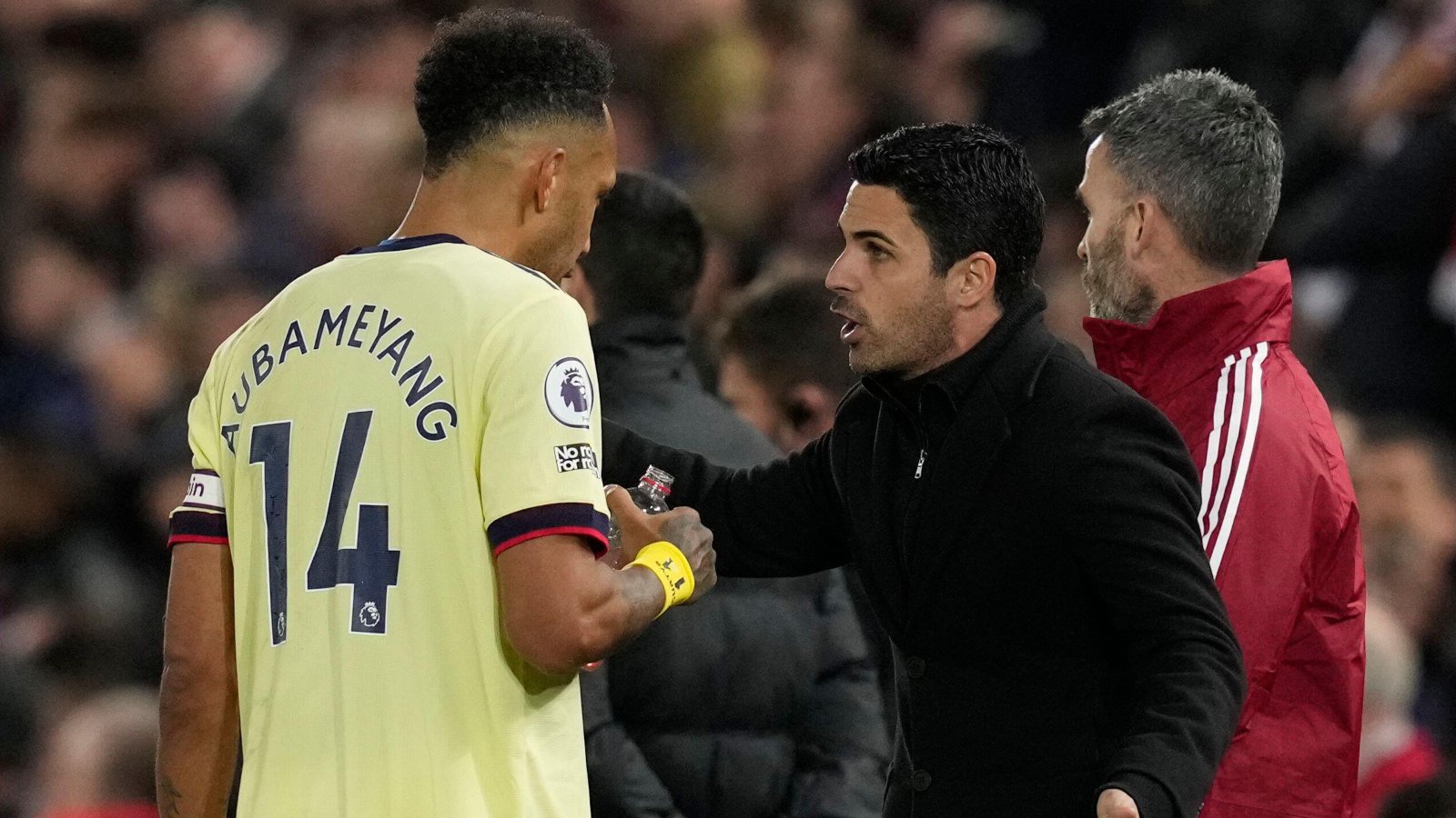 Il boss dell’Arsenal Arteta reagisce alle provocazioni di Aubameyang in una strana pubblicità prima dello scontro con il Chelsea