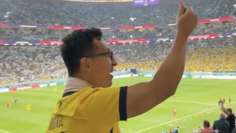 Mondiali 2022: il tifoso dell’Ecuador diventa virale per aver schernito il Qatar con gesti di “corruzione”.