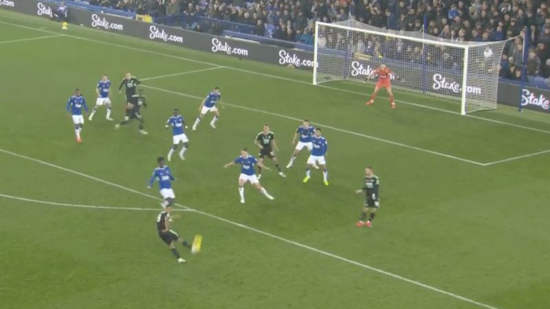 (Video) I controlli al ginocchio di Youri Tielemans passano prima di scatenare un tiro al volo in loop contro l’Everton