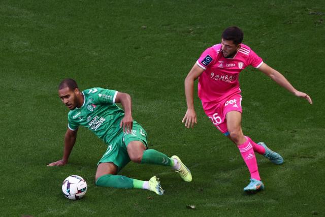 L’Équipe – Trasferimenti: Yvann Maçon (Saint-Etienne) va in prestito al Paris FC