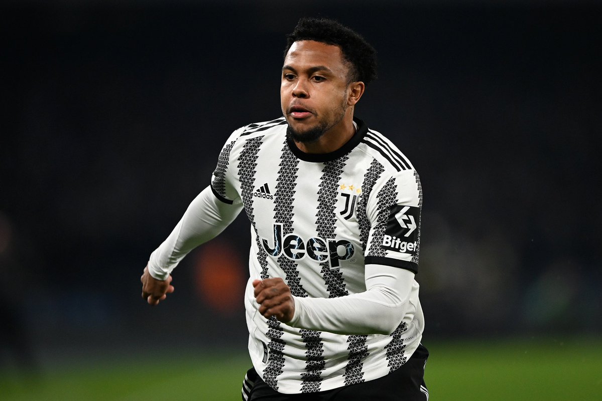 F. Romano pubblica: Il Leeds sta esplorando nuove opzioni per il centrocampo, incluso Weston McKennie. Suo…
