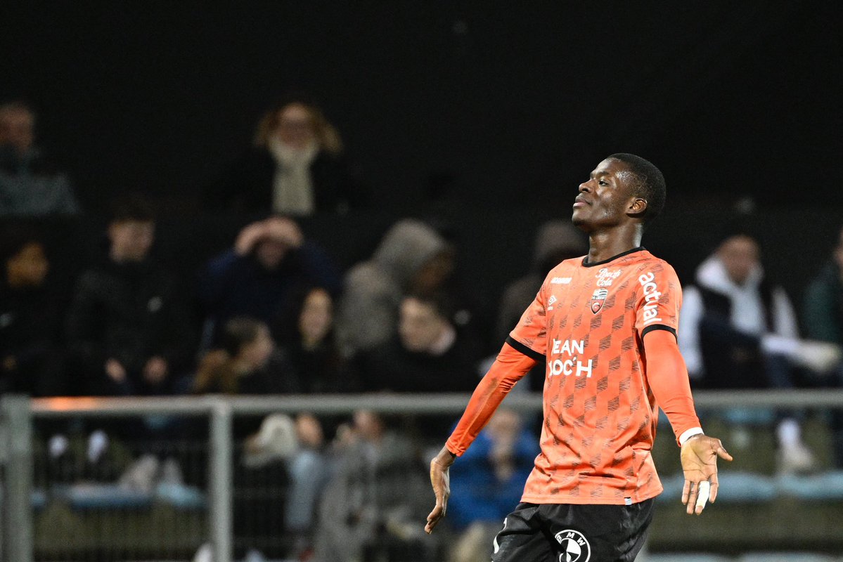 Fabrizio Romano: Il Bournemouth dovrebbe ingaggiare l’ala del Lorient Dango Ouattara, accordo in vigore per…