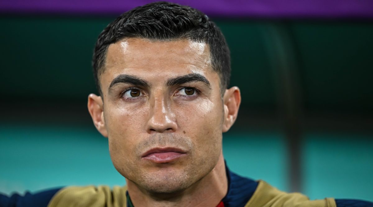 I fan di Al-Nassr replicano la celebrazione di Cristiano Ronaldo mentre accolgono con favore la firma della stella
