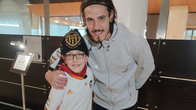 Valencia CF: un ragazzo asturiano realizza il suo sogno di vedere il Valencia e prende la maglia di Cavani