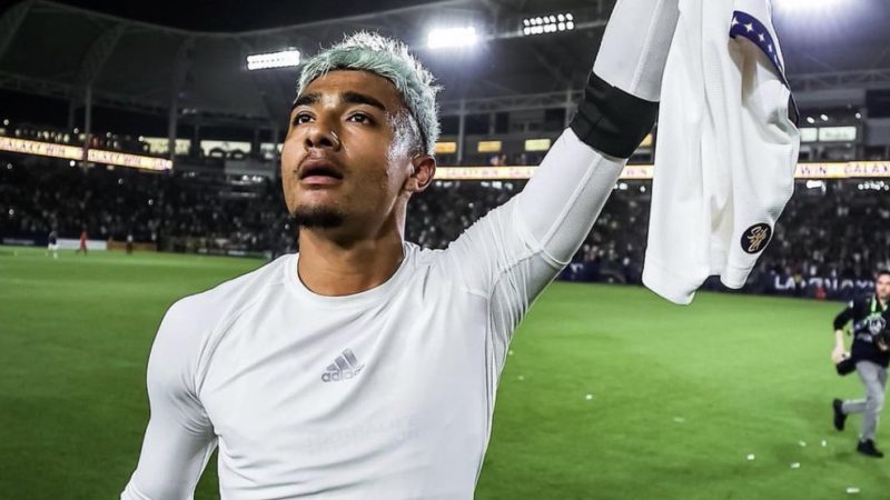 Da Twitter –  Piano confermato per Julián Araujo.  Atterrerà oggi a Barcellona per st…