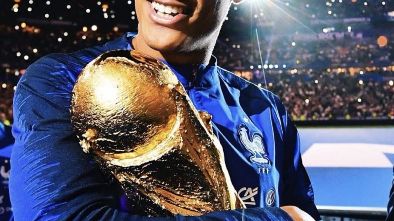 F. Romano pubblica:  Ufficiale.  Raphaël Varane annuncia il suo ritiro dal calcio internazionale, h…