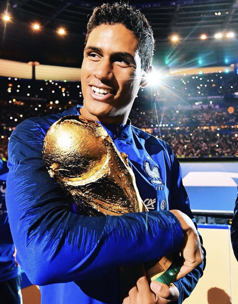 F. Romano pubblica:  Ufficiale.  Raphaël Varane annuncia il suo ritiro dal calcio internazionale, h…