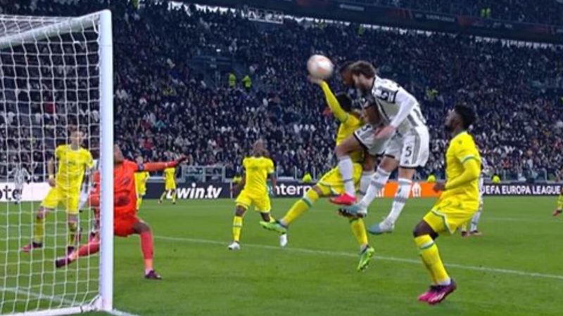 Fallo di Bremer: Il Difensore Para Ma Per L’Arbitro Niente Rigore