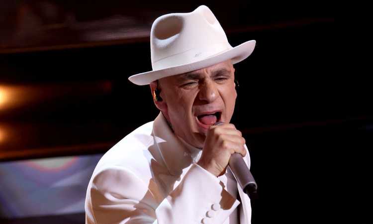 Sanremo, le pagelle di CM: Rosa Chemical simula senza Var, gli Articolo 31 e quella lezione di vita | Primapagina