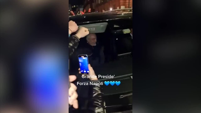 Serie A: La follia del Napoli con De Laurentiis in mezzo alla marea: sognano lo ‘scudetto’