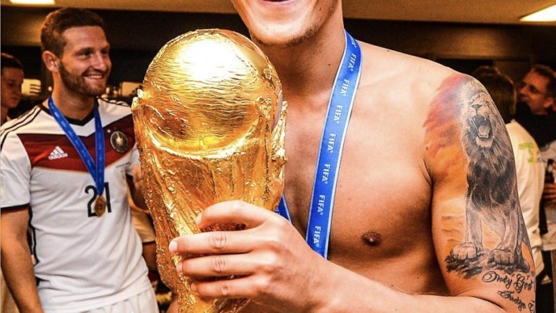 F. Romano pubblica:  Mesut Özil ha deciso di ritirarsi dal calcio professionistico.  #Özil “Voglio…