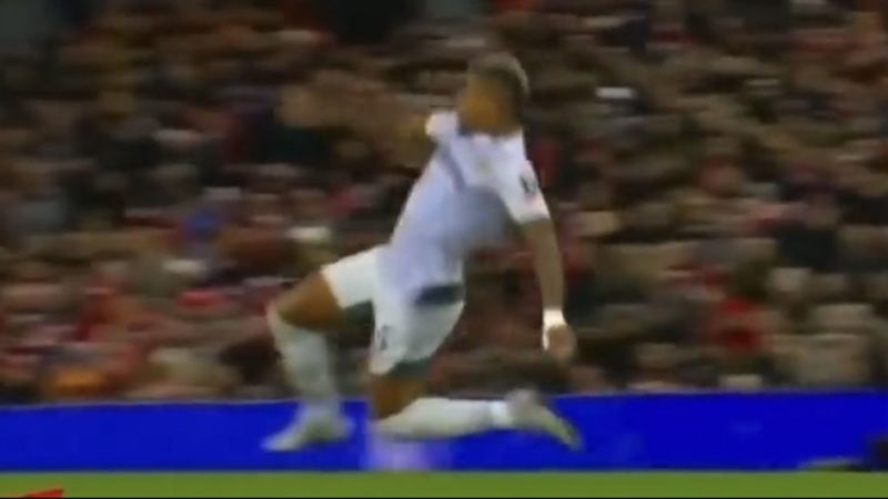Fabinho ha ricevuto una bizzarra ammonizione contro i Wolves