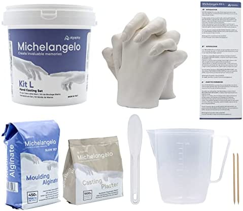 Algaplay Michelangelo Kit per Calco Mani Set completo con alginato, gesso e caraffa graduata per scultura 3D. Idea regalo per coppie, amici e famiglia. Prodotto in Italia. (KIT L 2 MANI) – idea regalo udinese