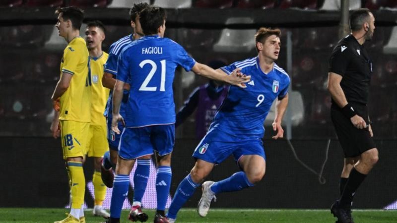 Gazzetta – Colombo, una risposta alla crisi dei centravanti. Lecce e Milan, chi lo terrà con sé?