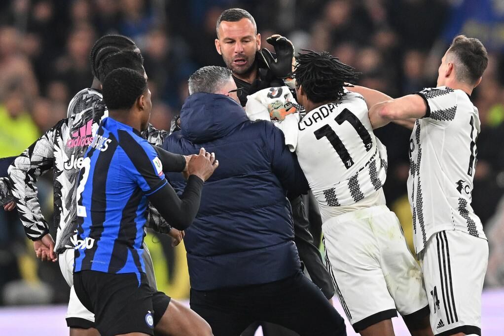 Serie A: Lukaku ‘la la’ nello sconto in un derby italiano che finisce con tre espulsi