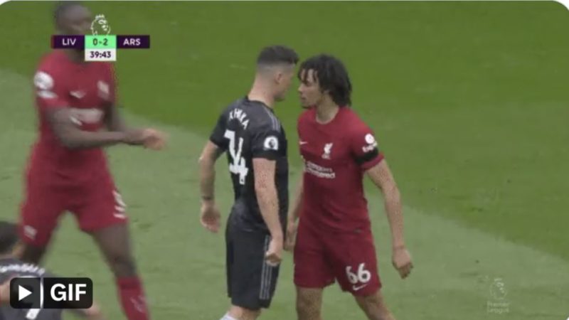 (Video) Ibrahima Konate uccide Granit Xhaka in uno spintone