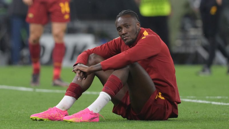 CdS – Roma, Abraham operato a Londra: il comunicato del club