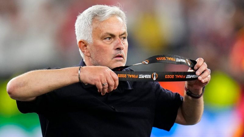 Mourinho incassa sanzioni: ora due partite di squalifica in Italia e una multa di 50.000 euro