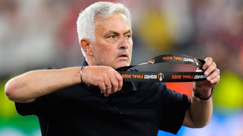 Serie A: Mourinho si dimette da un incarico in UEFA dopo la sanzione: “I principi in cui credeva non esistono più”