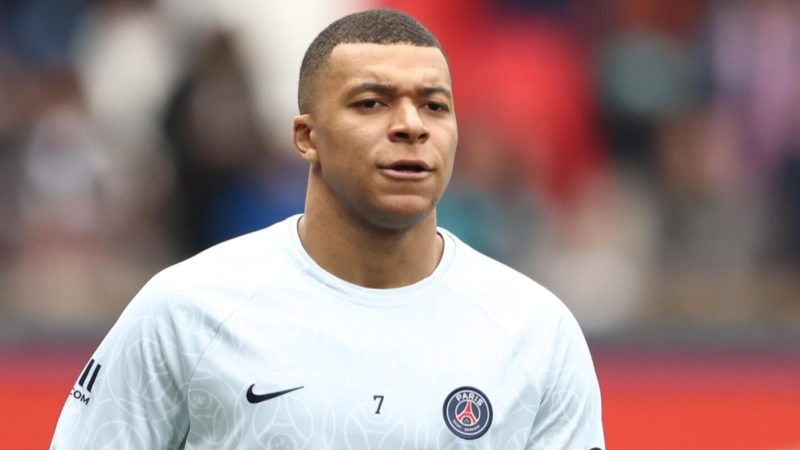 CdS – in una lettera le accuse al calciatore”