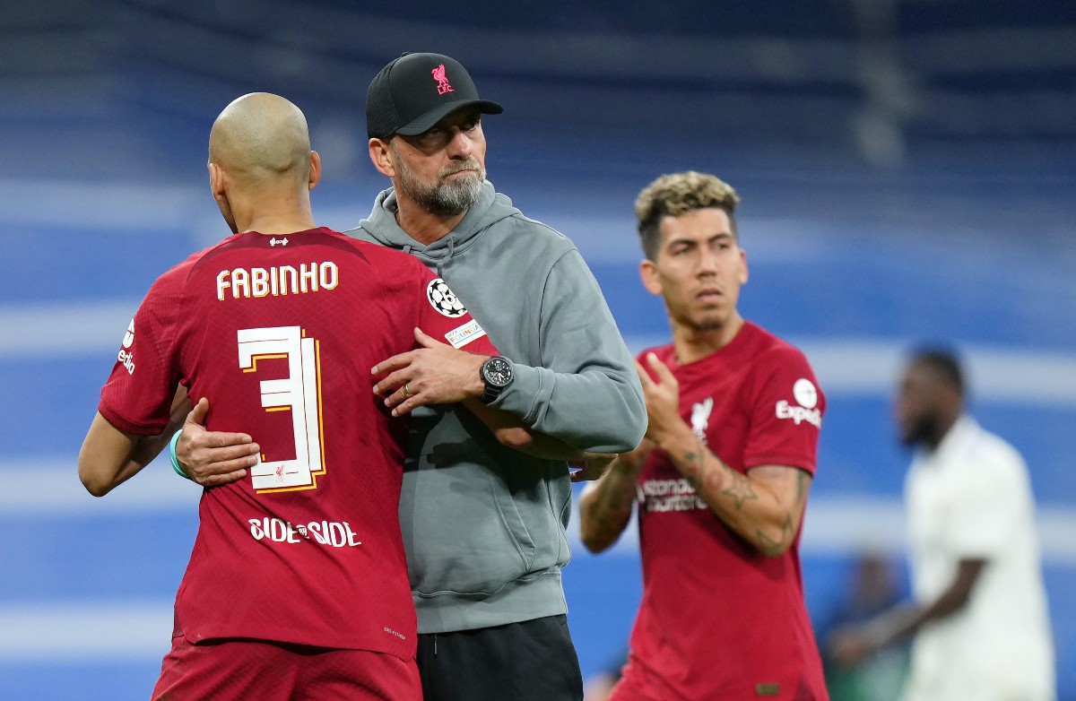 Giornalista affidabile nomina quattro giocatori che sostituiranno Fabinho al Liverpool