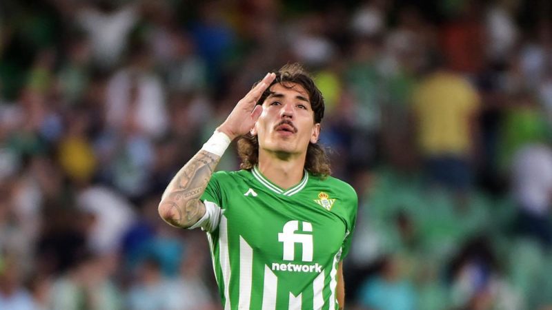 Il Betis attende Bellerín e Marc Roca