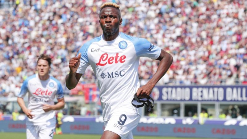 Gazzetta – Osimhen, resta il nodo clausola: il Napoli propone 160 milioni, Victor punta a 110