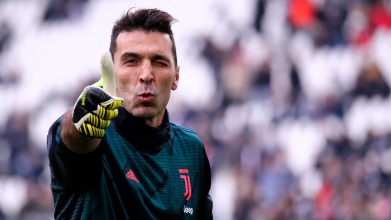 TS – “Grazie Gigi, il calcio saluta il numero 1”