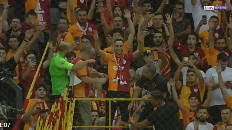 Video: Hakim Ziyech viene annunciato come nuovo giocatore del Galatasaray davanti allo stadio pieno