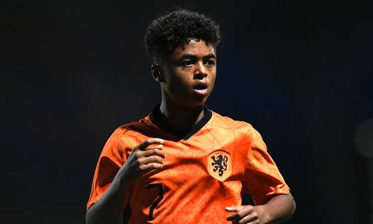 GdS – Barcellona, ecco Shane Kluivert: figlio di Patrick, fratello dell’ex Roma Justin. Primo contratto per lui | Mercato